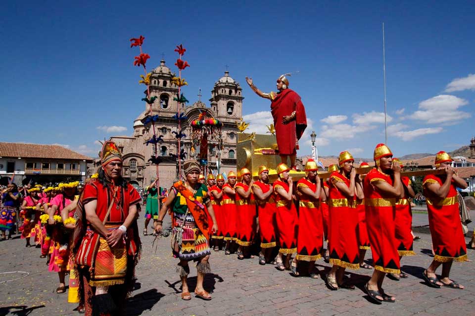 Ceremonia del Inti Raymi en la Plaza de Armas del Cusco